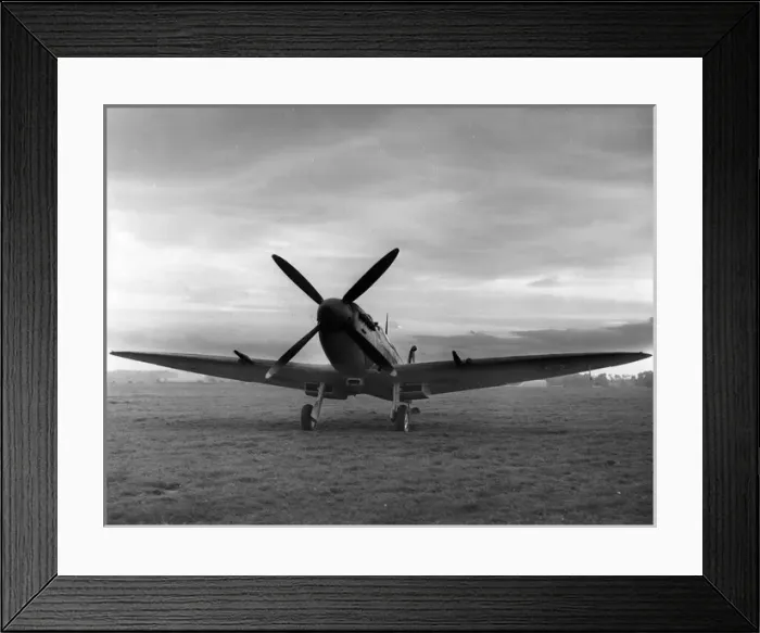 Framed Print : Supermarine Spitfire IX powered by a Merlin 61 Framed Print : Supermarine Spitfire IX powered by a Merlin 61