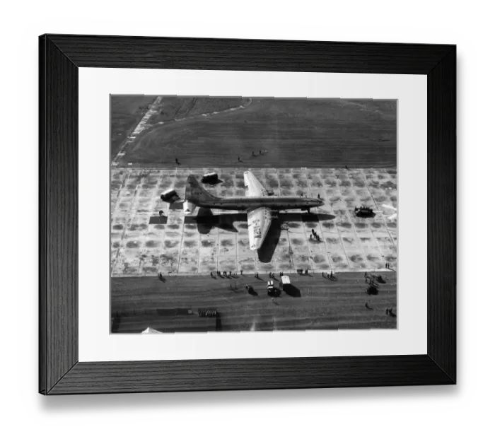Framed Print : The sole Bristol Brabazon G-AGPW at London Airport in 1950 Framed Print : The sole Bristol Brabazon G-AGPW at London Airport in 1950