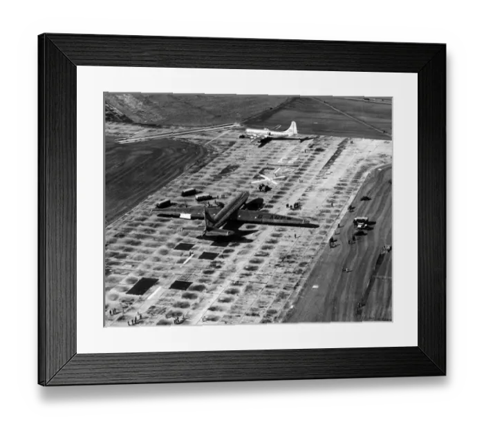 Framed Print : The sole Bristol Brabazon G-AGPW at London Airport in 1950 Framed Print : The sole Bristol Brabazon G-AGPW at London Airport in 1950