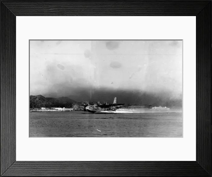 Framed Print : Short Sandringham 7 G-AKCP Saint David of BOAC taking off Framed Print : Short Sandringham 7 G-AKCP Saint David of BOAC taking off