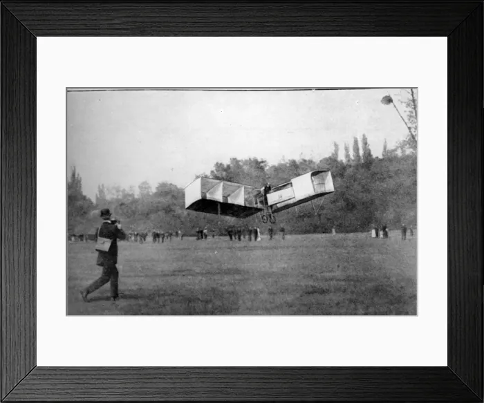 Framed Print : Santos-Dumont 14bis first flight in Europe 1906