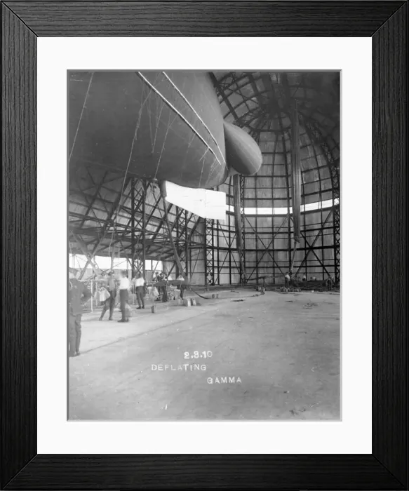 Framed Print : Deflating Gamma inside the airship shed at Farnborough Framed Print : Deflating Gamma inside the airship shed at Farnborough