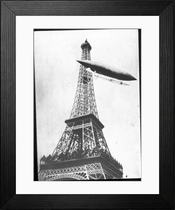 Framed Print : Santos-Dumont Airship No6 rounding the Eiffel Tower