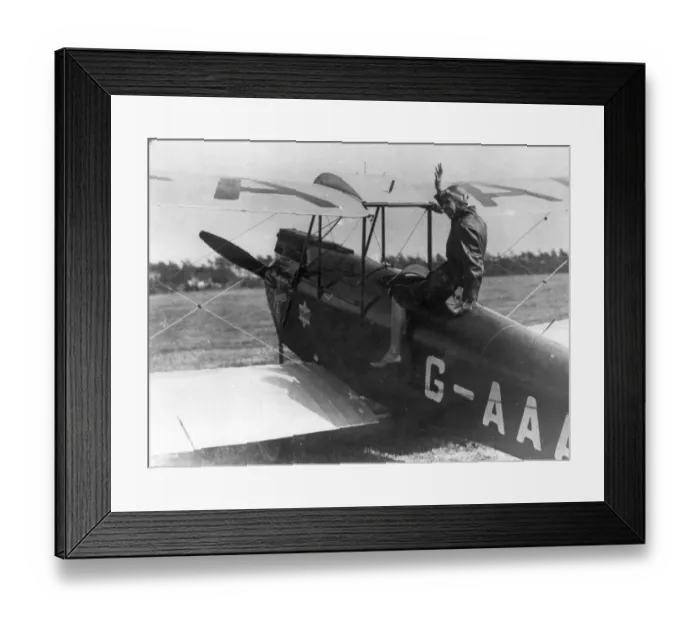 Framed Print : Amy Johnson with her de Havilland DH60G Gipsy Moth G-aAH Framed Print : Amy Johnson with her de Havilland DH60G Gipsy Moth G-aAH