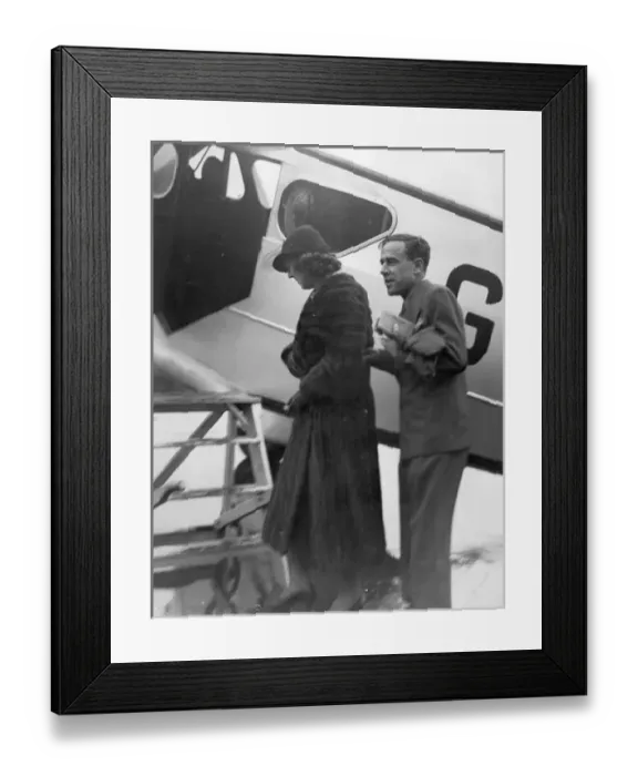Framed Print : The actress Dorothy Ward with Jim Mollison Framed Print : The actress Dorothy Ward with Jim Mollison