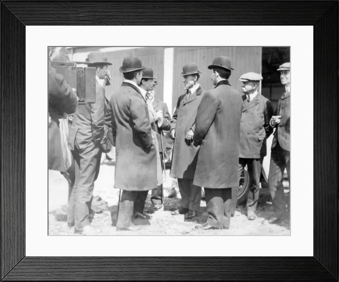 Framed Print : Wilbur (centre) and Orville Wright Framed Print : Wilbur (centre) and Orville Wright