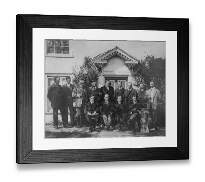 Framed Print : Wright brothers outside Mussel Manor at Shellbeach Framed Print : Wright brothers outside Mussel Manor at Shellbeach