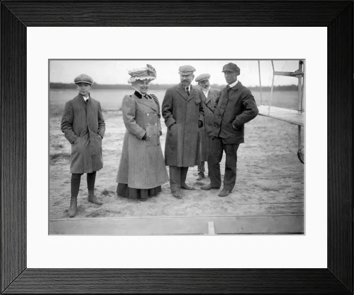 Framed Print : Lazare Weiller (in the checked cap) and Wilbur Wright Framed Print : Lazare Weiller (in the checked cap) and Wilbur Wright