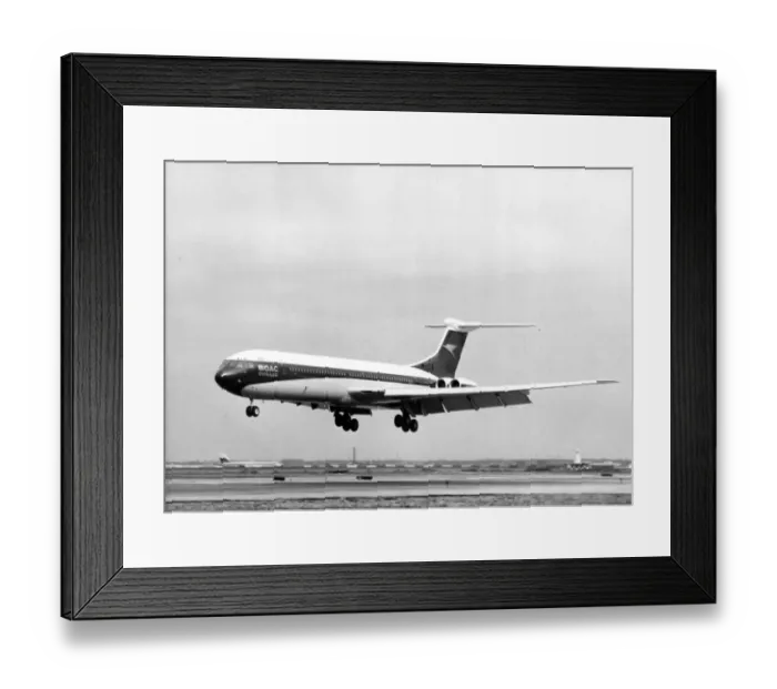 Framed Print : Vickers VC10 G-Ajajaja in BOAC markings landing at New York Framed Print : Vickers VC10 G-Ajajaja in BOAC markings landing at New York