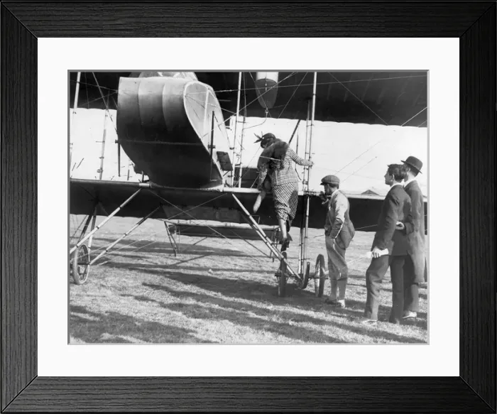 Framed Print : Mrs Grahame-White boards a Grahame-White Type 10 Charabanc Framed Print : Mrs Grahame-White boards a Grahame-White Type 10 Charabanc
