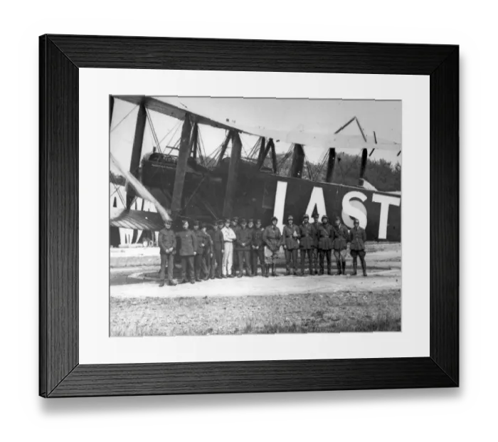Framed Print : Major K R Park MC DFC with his double crew at No1 School Framed Print : Major K R Park MC DFC with his double crew at No1 School