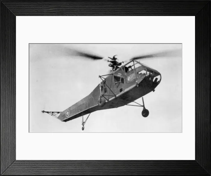 Framed Print : Sikorsky R4 Hoverfly I flying at Farnborough Framed Print : Sikorsky R4 Hoverfly I flying at Farnborough