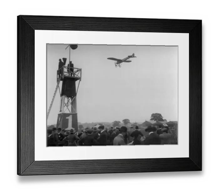 Framed Print : W B Moorhouse flying at the London Aerodrome Hendon Framed Print : W B Moorhouse flying at the London Aerodrome Hendon