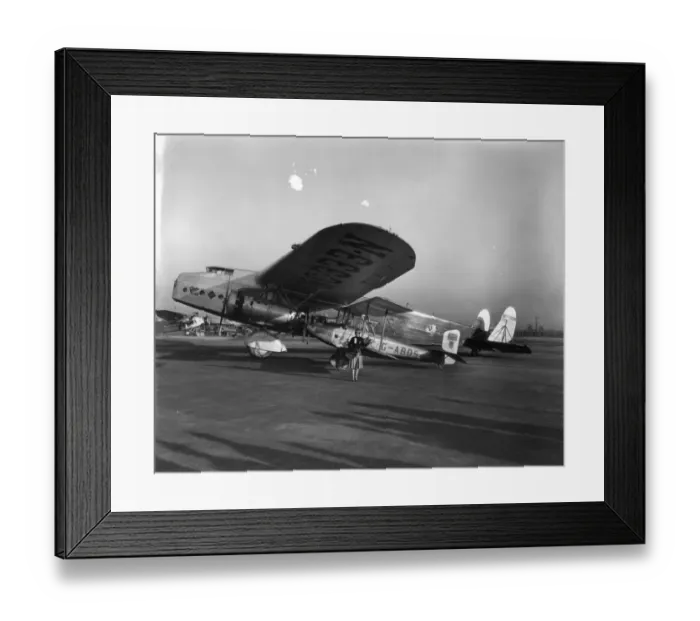 Framed Print : Hon Mrs Victor Bruce (born Mildred Mary Petre) (1895-1990) Framed Print : Hon Mrs Victor Bruce (born Mildred Mary Petre) (1895-1990)
