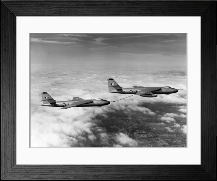 Framed Print : Vickers Valiant refuels another Valiant Framed Print : Vickers Valiant refuels another Valiant