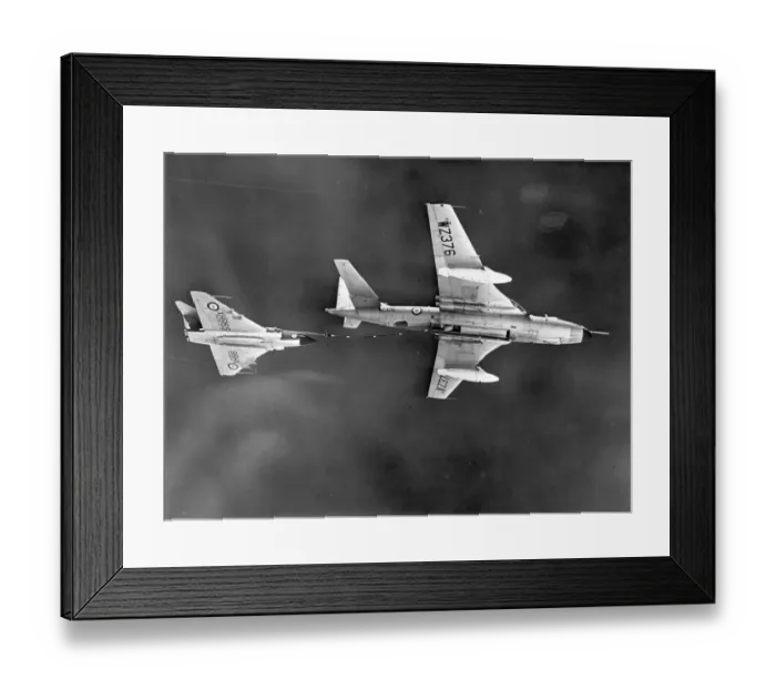 Framed Print : Vickers Valiant B(PR)K1 WZ376 refuels Gloster Javelin Framed Print : Vickers Valiant B(PR)K1 WZ376 refuels Gloster Javelin