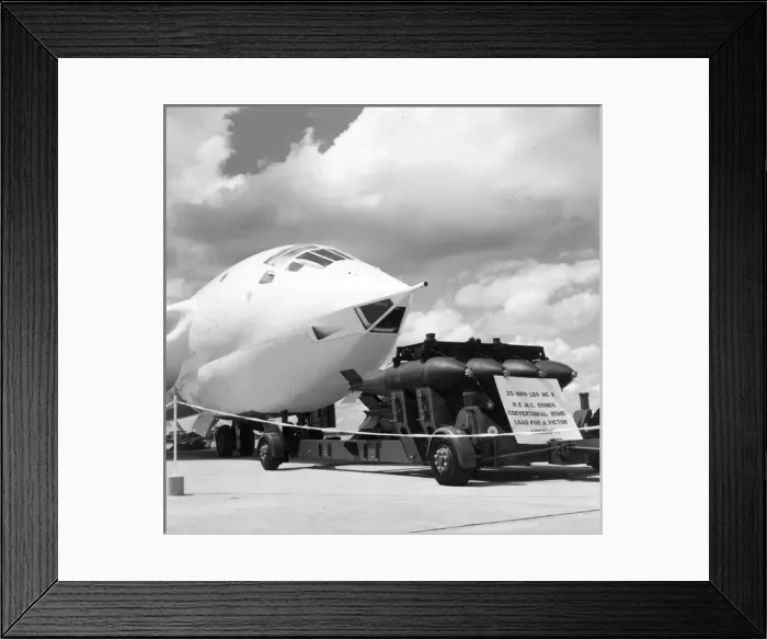 Framed Print : Handley Page Victor B2 with its bombload Framed Print : Handley Page Victor B2 with its bombload