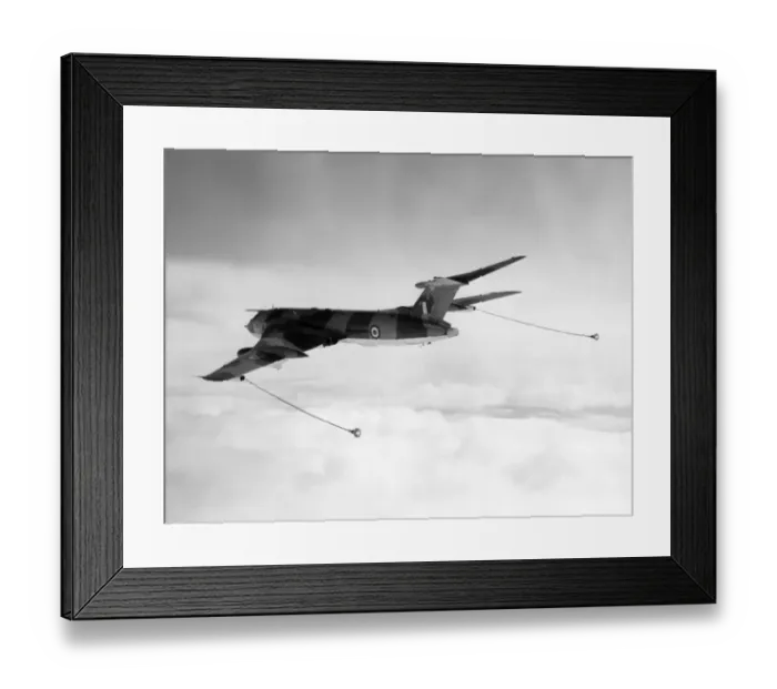 Framed Print : Handley Page Victor K2 XL231 during development flying Framed Print : Handley Page Victor K2 XL231 during development flying