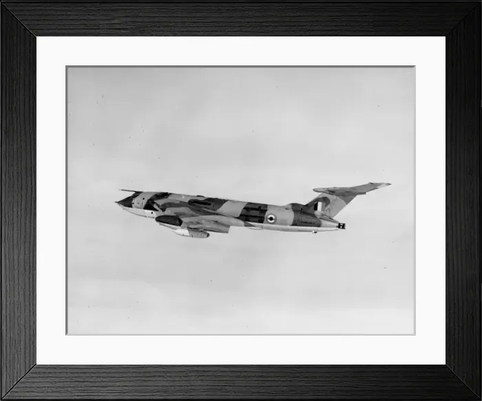 Framed Print : Handley Page Victor K2 XL231 during development flying Framed Print : Handley Page Victor K2 XL231 during development flying