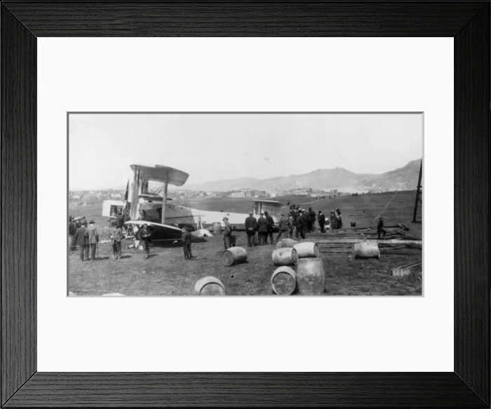Framed Print : Alcock and Browns Vickers Vimy at Quidi Vidi Airfield Framed Print : Alcock and Browns Vickers Vimy at Quidi Vidi Airfield