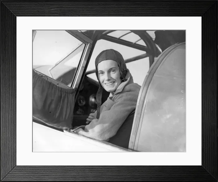 Framed Print : Jean Batten in her Percival Gull at Hatfield Framed Print : Jean Batten in her Percival Gull at Hatfield