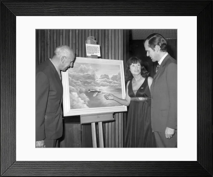 Framed Print : Jean Batten after the unveiling of painting of her Percival Framed Print : Jean Batten after the unveiling of painting of her Percival