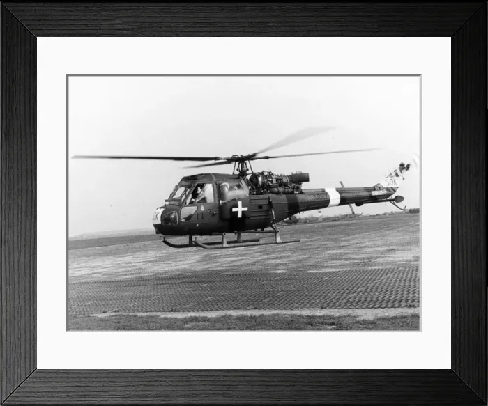 Framed Print : Westland Scout AH1 XV122 acting as mail men Framed Print : Westland Scout AH1 XV122 acting as mail men