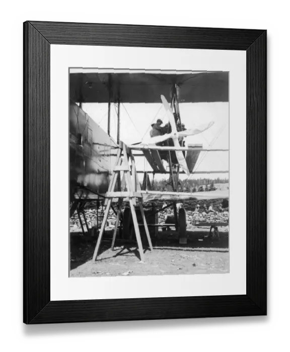 Framed Print : Handley Page V / 1500 F7140 Atlantic is reassembled Framed Print : Handley Page V / 1500 F7140 Atlantic is reassembled