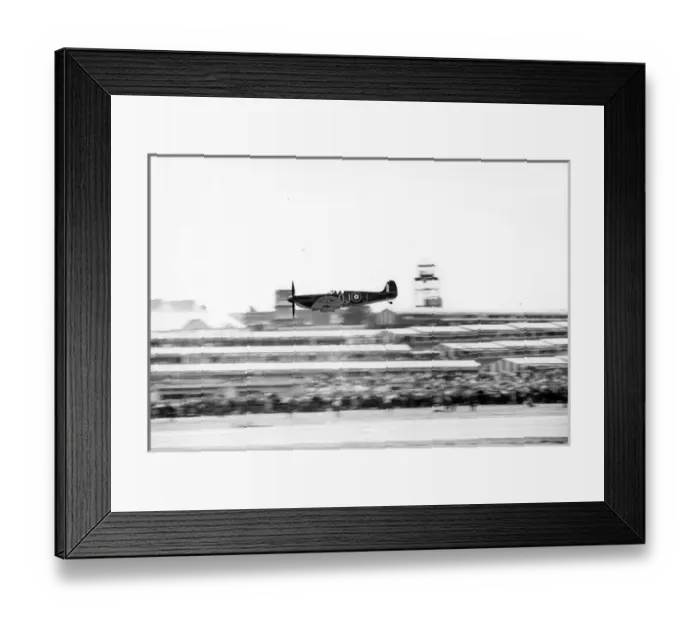 Framed Print : Supermarine Spitfire during an air show Framed Print : Supermarine Spitfire during an air show