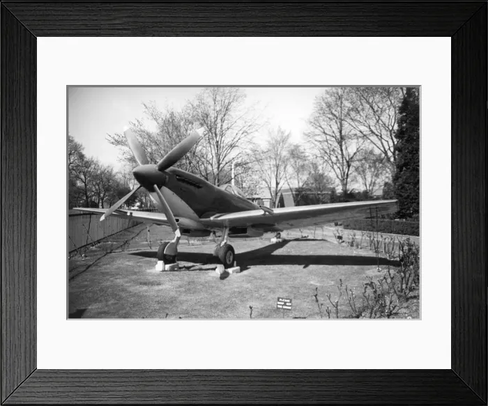 Framed Print : Supermarine Spitfire Framed Print : Supermarine Spitfire