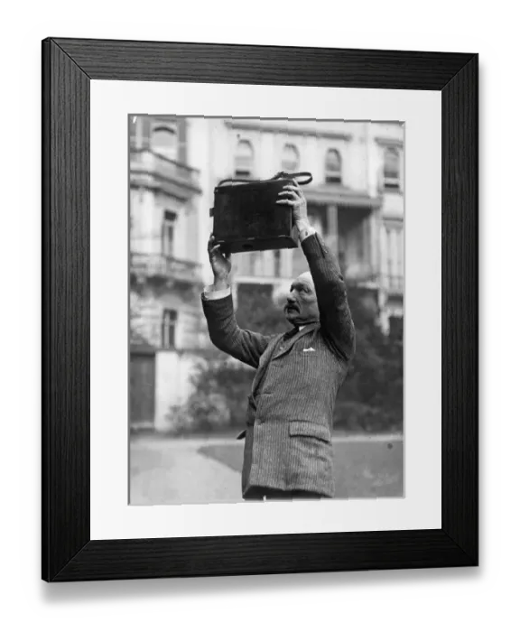 Framed Print : Major Baden Fletcher Smyth Baden-Powell (1860-1937) Framed Print : Major Baden Fletcher Smyth Baden-Powell (1860-1937)