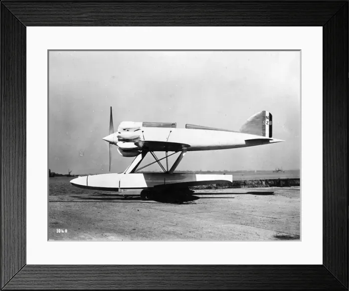 Framed Print : Short-Bristow Crusader N226 at Felixstowe Framed Print : Short-Bristow Crusader N226 at Felixstowe