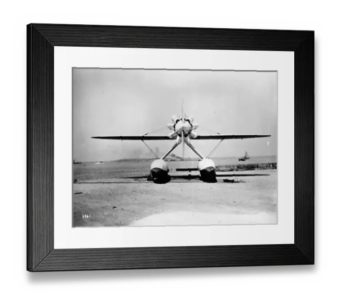 Framed Print : Short-Bristow Crusader N226 at Felixstowe Framed Print : Short-Bristow Crusader N226 at Felixstowe