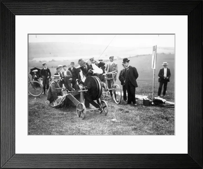 Framed Print : Samuel Cody manipulating the winding gear at Findon Framed Print : Samuel Cody manipulating the winding gear at Findon