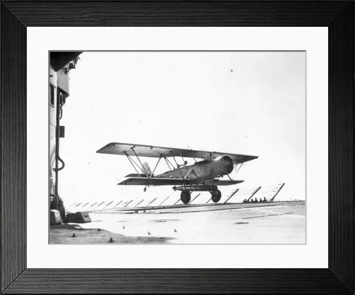 Framed Print : Blackburn B-6 Shark lands on to a carrier Framed Print : Blackburn B-6 Shark lands on to a carrier