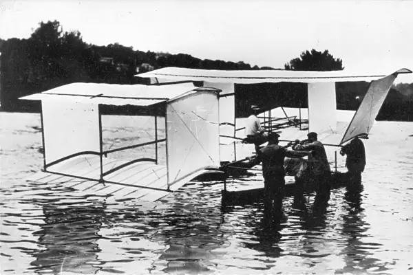 Bleriot-Voisin float glider shortly after launch on the Sein