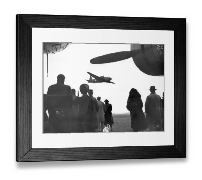 Framed Print : Vickers Wellington I at the 1939 RAeS Garden Party Framed Print : Vickers Wellington I at the 1939 RAeS Garden Party