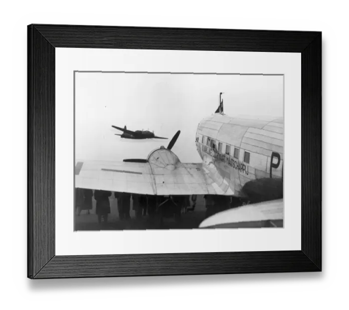 Framed Print : Vickers Wellington I at the 1939 RAeS Garden Party Framed Print : Vickers Wellington I at the 1939 RAeS Garden Party