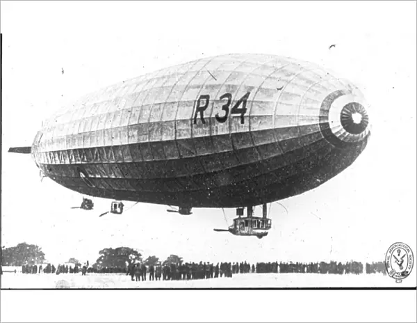 R34 airship in flight