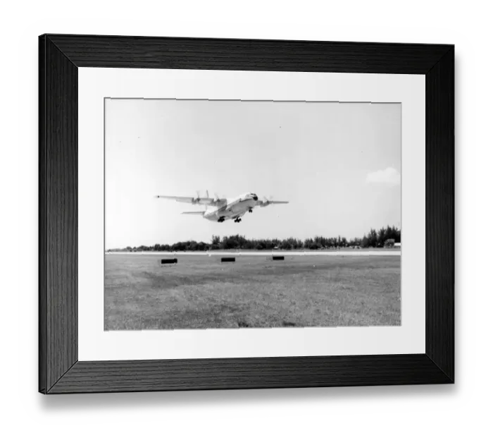 Framed Print : A RAF Short SC-5 Belfast CMk1 XR369 Spartacus takes-off Framed Print : A RAF Short SC-5 Belfast CMk1 XR369 Spartacus takes-off
