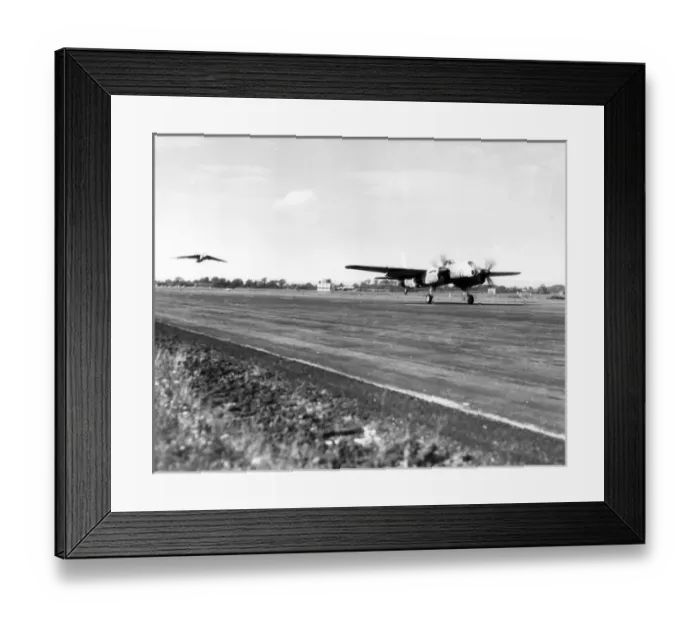 Framed Print : Jock Eassie in Short SA2 Sturgeon TT2 VR363 air-towing Framed Print : Jock Eassie in Short SA2 Sturgeon TT2 VR363 air-towing
