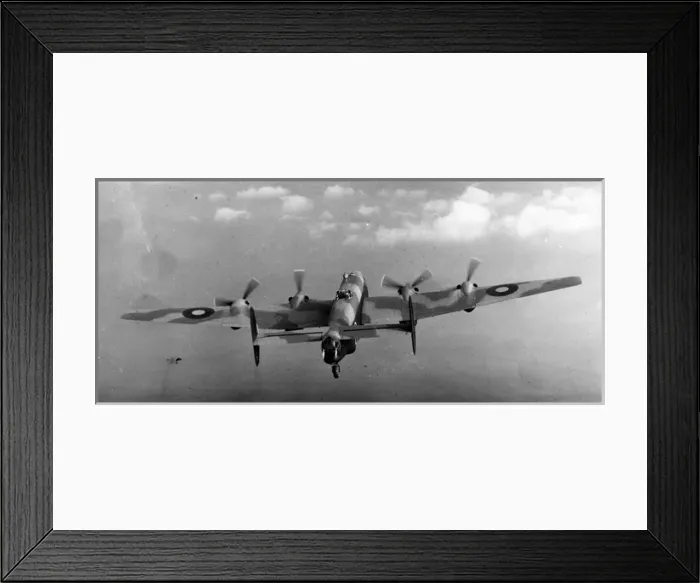 Framed Print : Handley Page Halifax II Series 1A possibly JP121 Framed Print : Handley Page Halifax II Series 1A possibly JP121