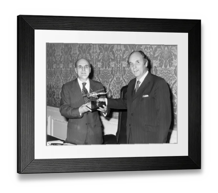Framed Print : Dr George Steedman Hislop (right) RAeS President 1973-1974 Framed Print : Dr George Steedman Hislop (right) RAeS President 1973-1974