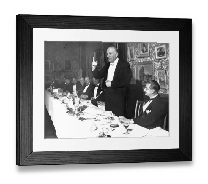 Framed Print : Sir Frederick Handley Page CBE FRAeS (1885-1962) Framed Print : Sir Frederick Handley Page CBE FRAeS (1885-1962)