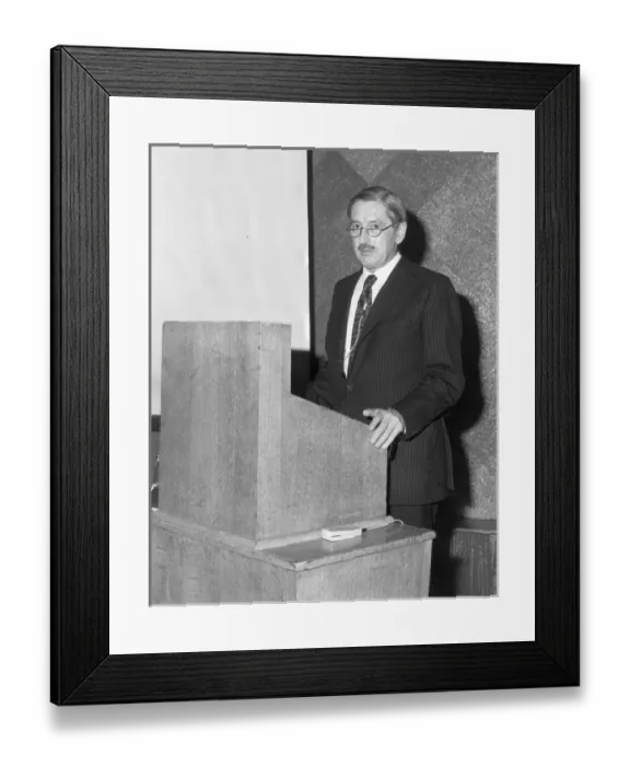 Framed Print : R P Probert CB - RAeS President (1979-1980) Framed Print : R P Probert CB - RAeS President (1979-1980)