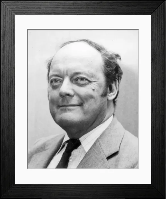 Framed Print : Dr Hugh Metcalfe OBE (1928-2002) - RAeS President Framed Print : Dr Hugh Metcalfe OBE (1928-2002) - RAeS President