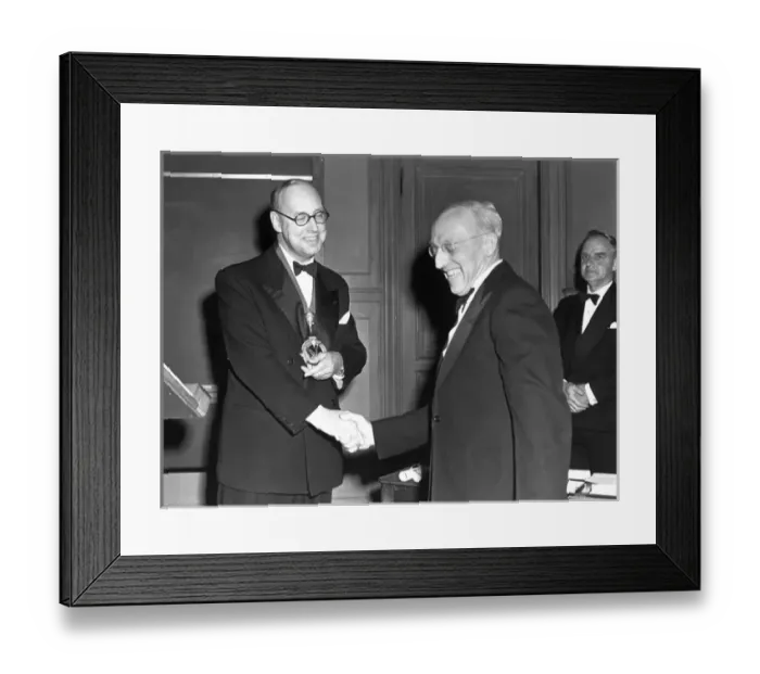 Framed Print : Sir Peter Gordon Masefield - RAeS President (1959-1960) Framed Print : Sir Peter Gordon Masefield - RAeS President (1959-1960)
