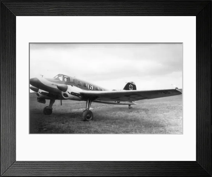 Framed Print : Ago Ao192 Kurier Framed Print : Ago Ao192 Kurier