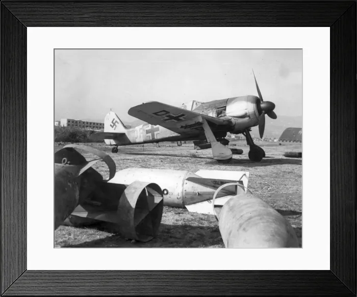 Framed Print : Focke-Wulf Fw190A-5 abandoned Framed Print : Focke-Wulf Fw190A-5 abandoned