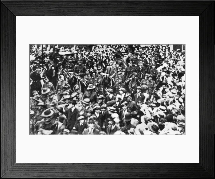 Framed Print : H G Hawkers joyous arrival in London after his Atlantic fli Framed Print : H G Hawkers joyous arrival in London after his Atlantic fli